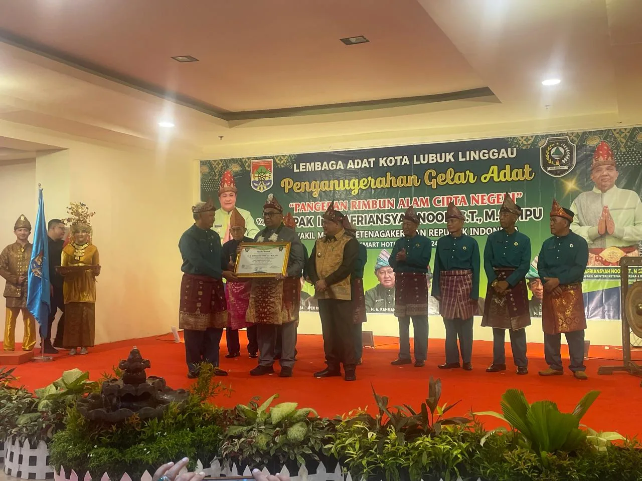 The Deputy Minister of Manpower of the Republic of Indonesia was awarded the traditional title “Prince of Lush Nature and Creation of the Country” by the Lubuklinggau City Traditional Institute